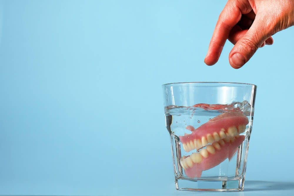 How to Remove Plaque from Dentures: Effective Cleaning Methods That Work